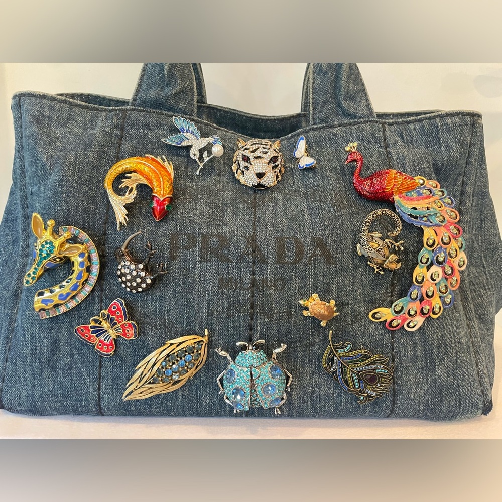 Prada Denim Canapa pre-owned tote embellished w/13 exotic animal brooches, L - Picture 5 of 16